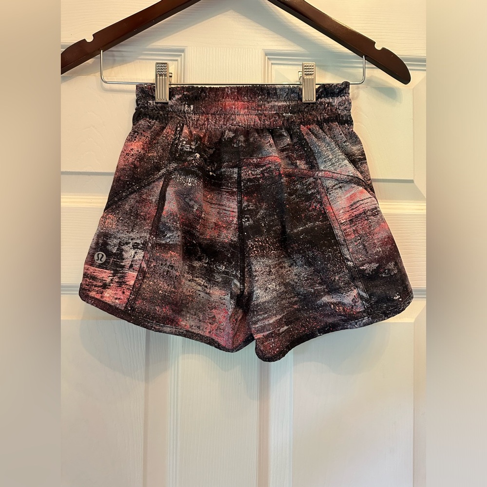 Lululemon Hotty Hot Short II *2.5" Azurite Poppy Coral Multi / Black Size 2 - Picture 4 of 7